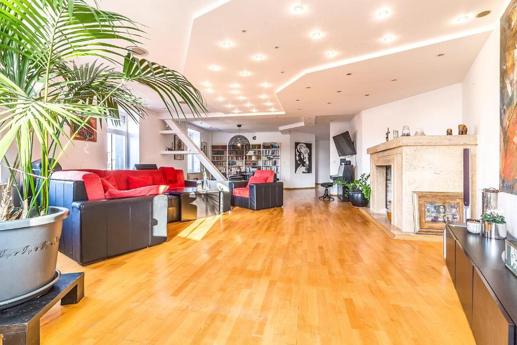 Posedenie v ubytovaní Modern City-Centre Penthouse with Spectacular Views / 135sqm