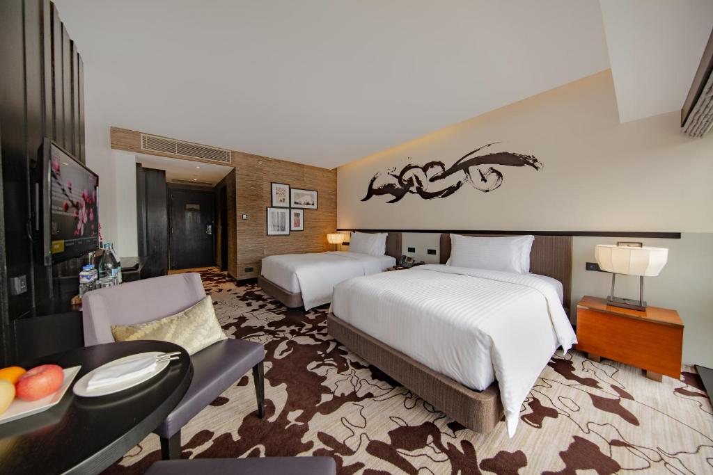 Postel nebo postele na pokoji v ubytování City of Dreams - Nobu Hotel Manila