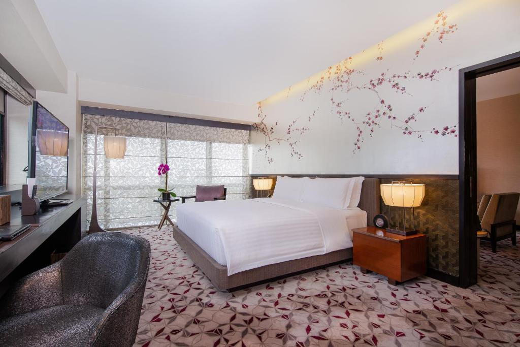 Postel nebo postele na pokoji v ubytování City of Dreams - Nobu Hotel Manila