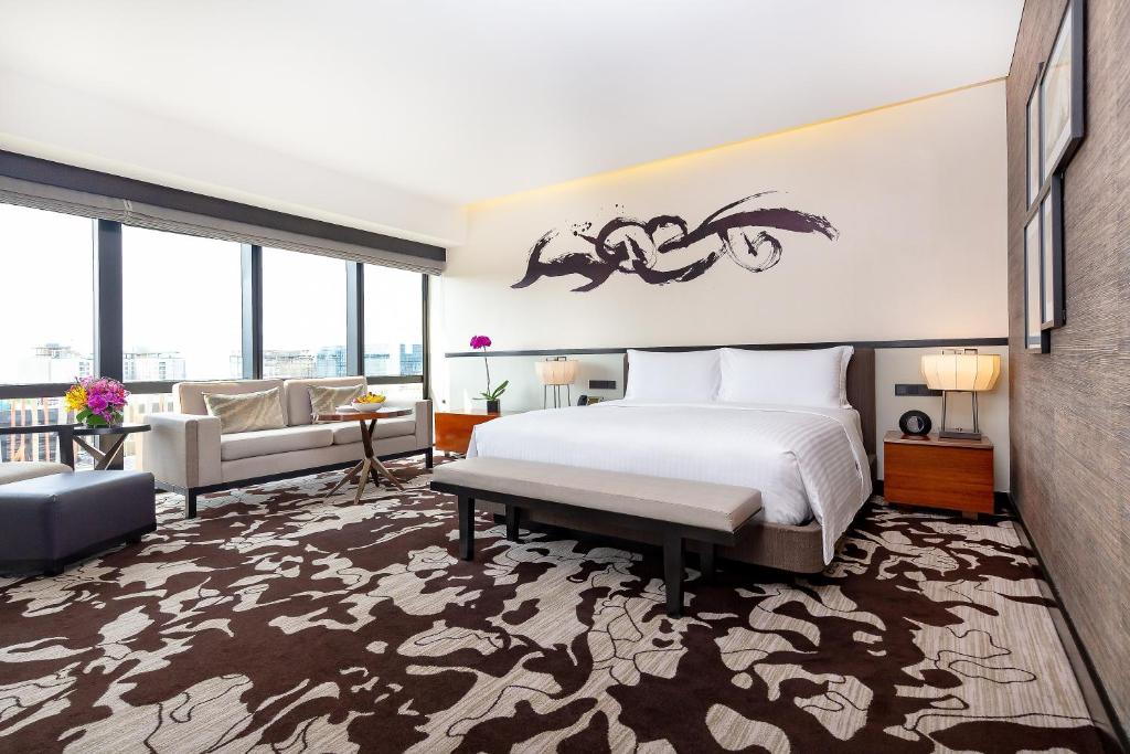 Postel nebo postele na pokoji v ubytování City of Dreams - Nobu Hotel Manila