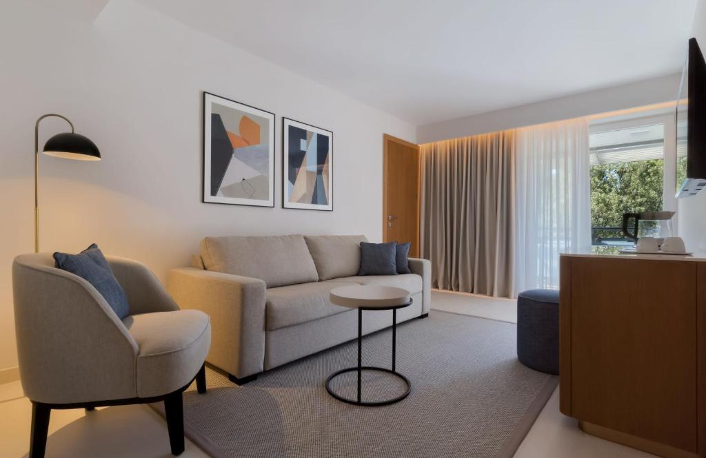 Posezení v ubytování Bluesun Hotel Elaphusa