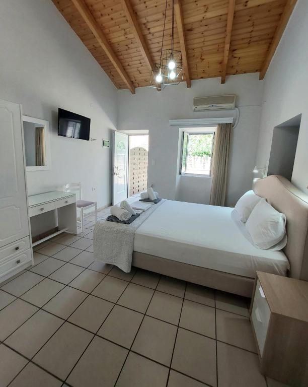 Electra Villa & Pool Studios - 16