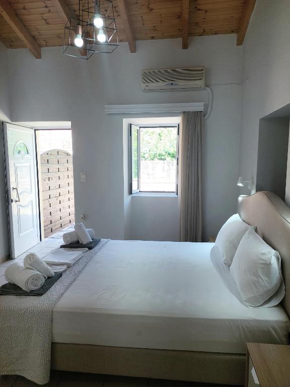 Electra Villa & Pool Studios - 18