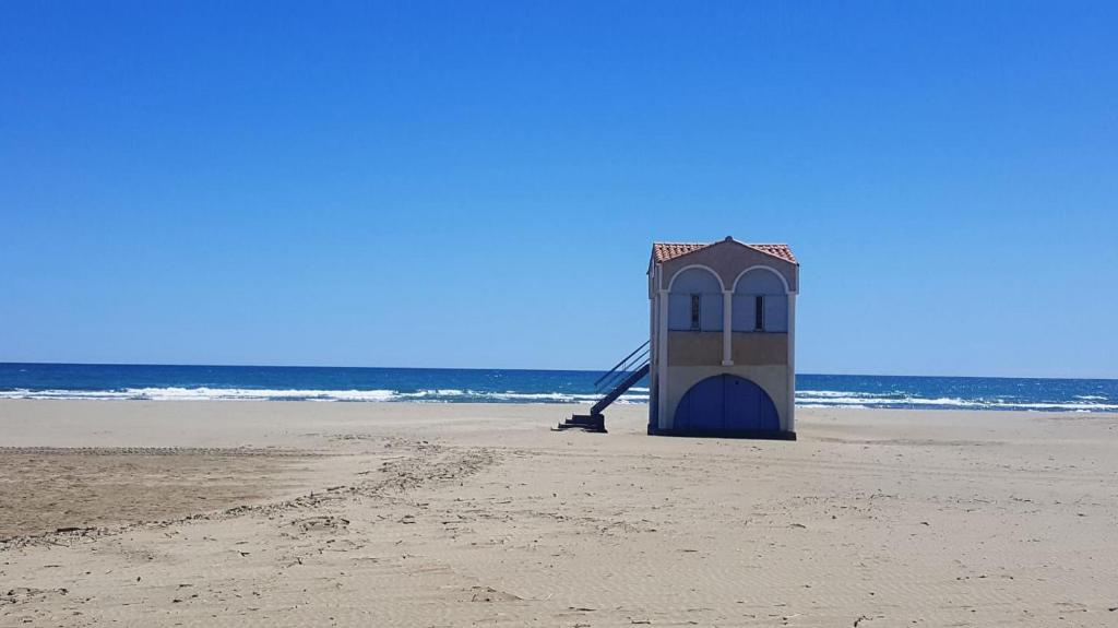 Zdjęcie z galerii obiektu Maison tout confort 2 km plages pour 8 personnes w mieście Port-la-Nouvelle