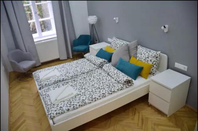Posteľ alebo postele v izbe v ubytovaní 3bdr-2bath-3Ac design apt, central, secured parking, quiet