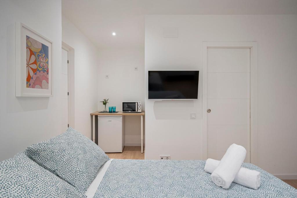 Room Plaza España - Family Room With Private Bathroom