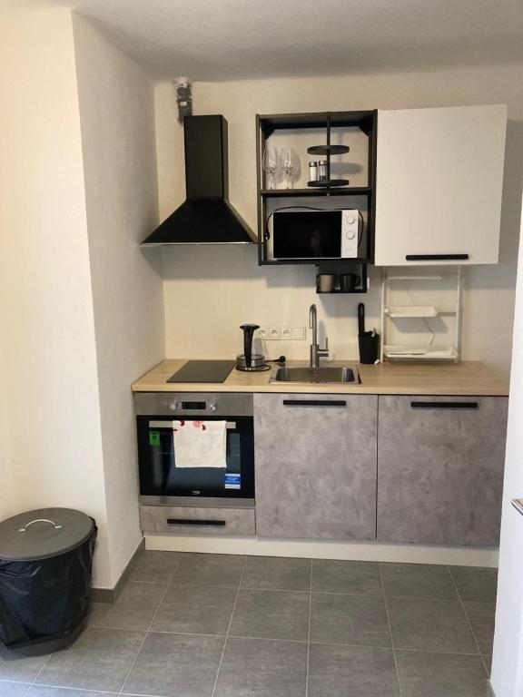 Kuchnia lub aneks kuchenny w obiekcie Žižkov tower suites