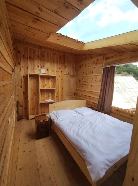 Postel nebo postele na pokoji v ubytování Ecohouse Svaneti