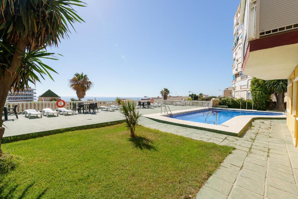 Basen w obiekcie MalagaSuite Torremolinos Impressive Views lub w pobliżu