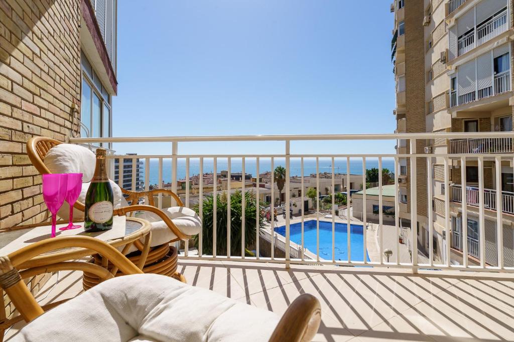 Balkon lub taras w obiekcie MalagaSuite Torremolinos Impressive Views