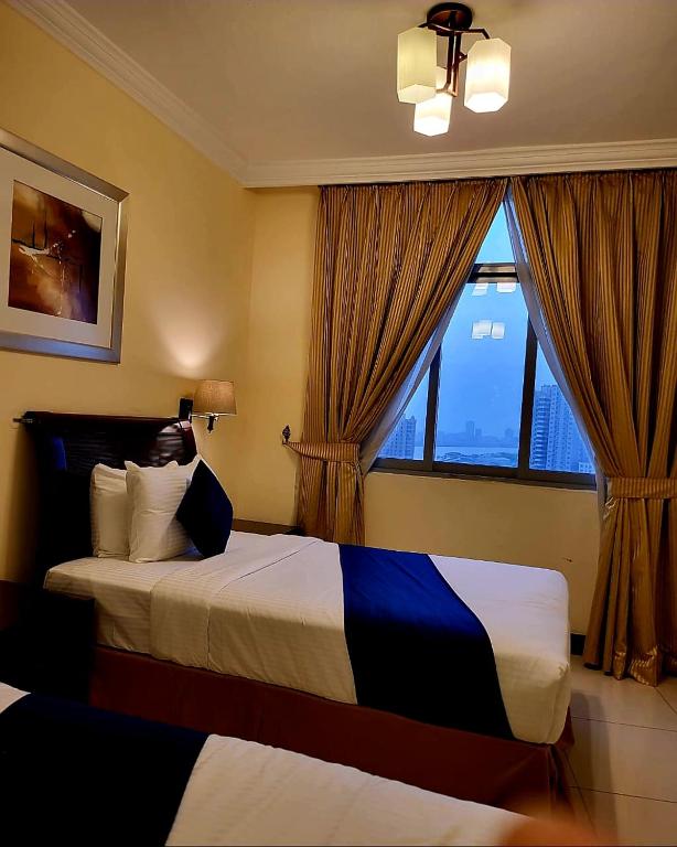 Postel nebo postele na pokoji v ubytování Crown Palace Hotel