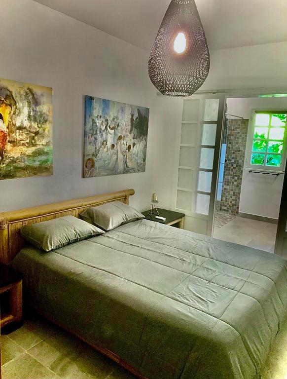 Postel nebo postele na pokoji v ubytování Le "bassin pirogues"