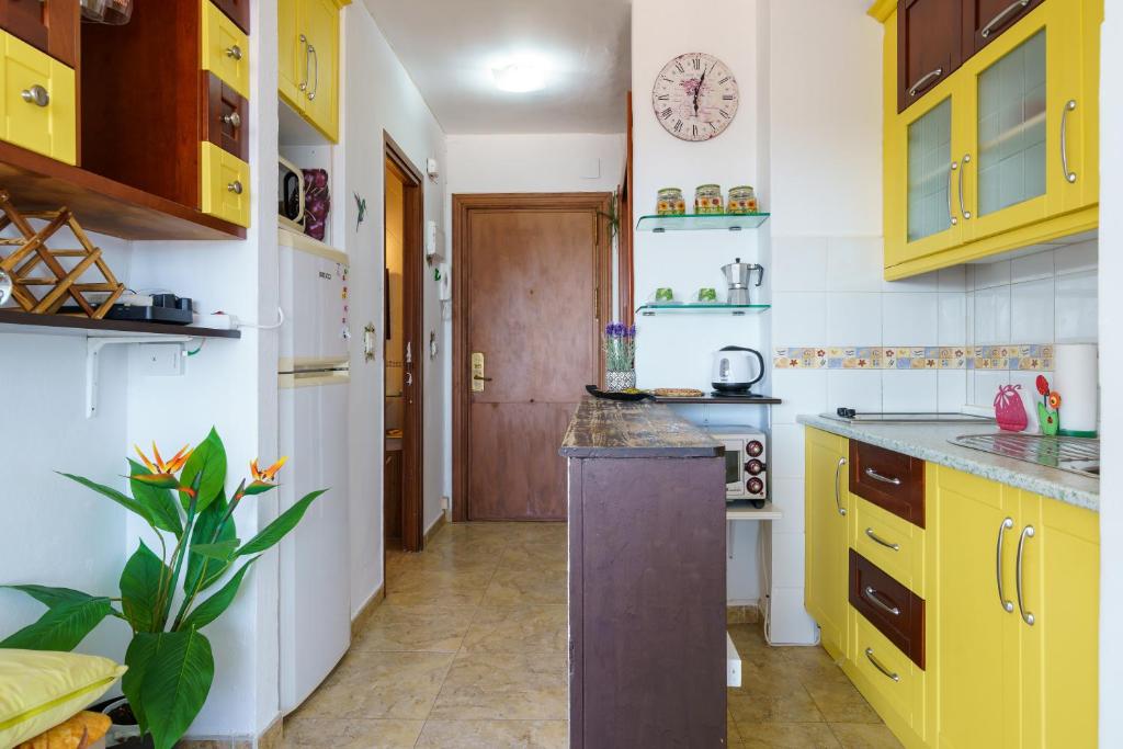 Kuchyňa alebo kuchynka v ubytovaní CT 185 - Six Colors Torremolinos
