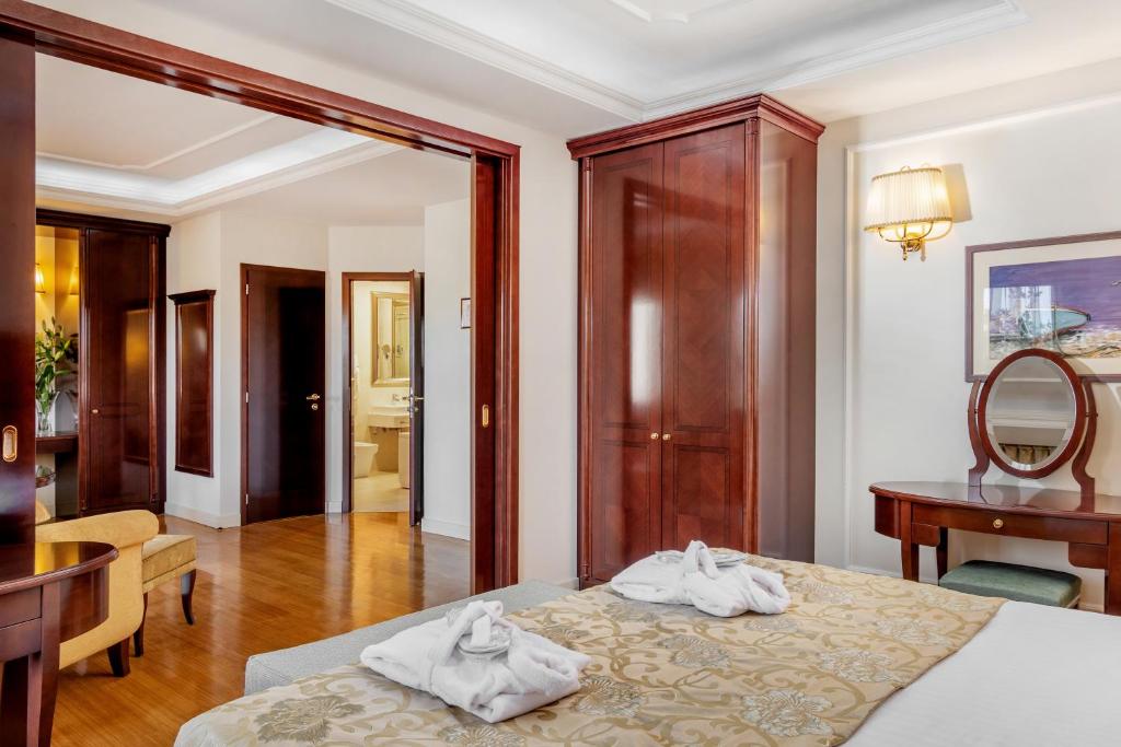 Postel nebo postele na pokoji v ubytování Hotel President Solin