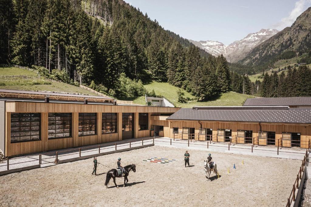 Hostia v ubytovaní Feuerstein Nature Family Resort