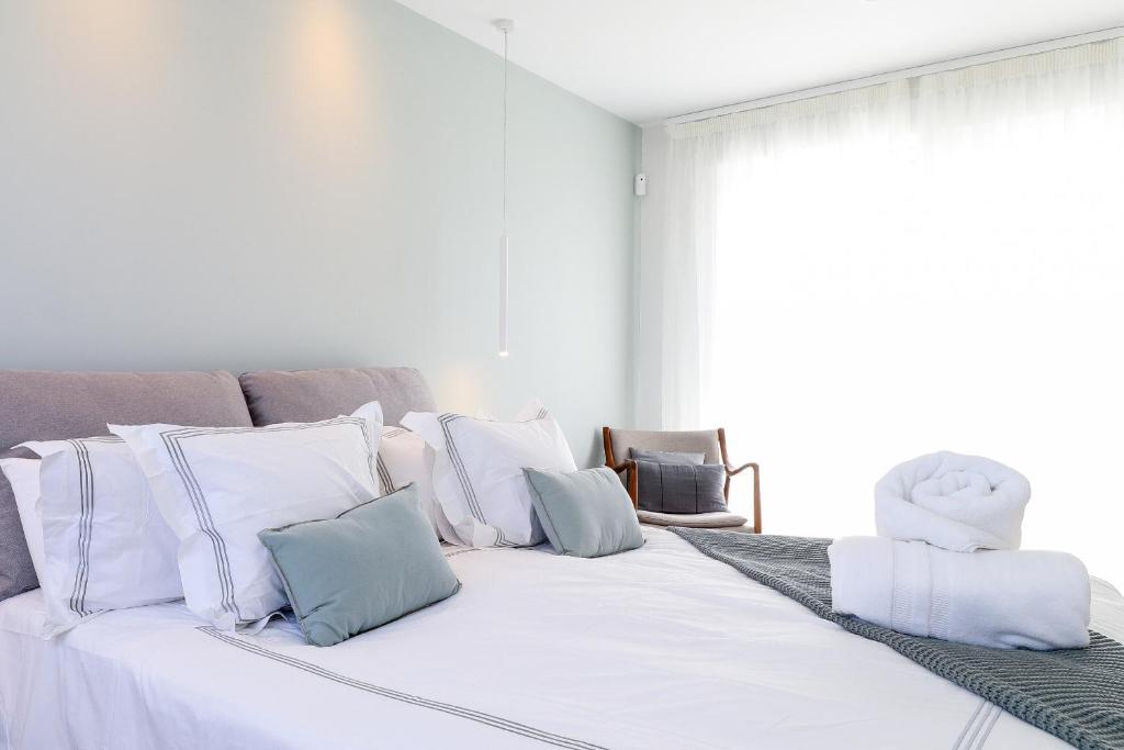 Posteľ alebo postele v izbe v ubytovaní Penthouse with Large Roof Terrace & Plunge Pool