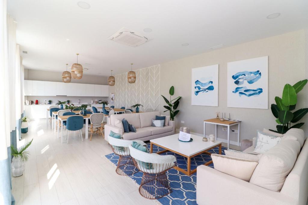 Posedenie v ubytovaní Penthouse with Large Roof Terrace & Plunge Pool
