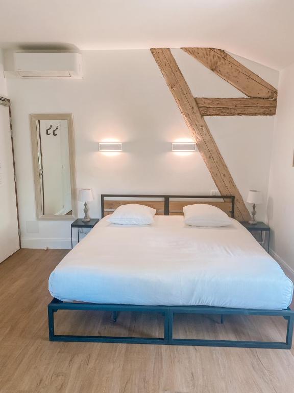 Postel nebo postele na pokoji v ubytování Hotel Savel