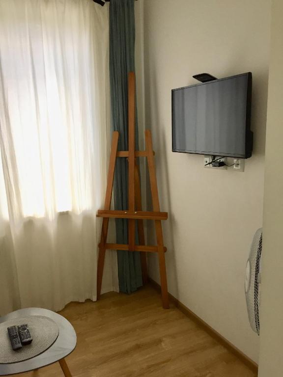 Un televizor și/sau centru de divertisment la apartment n3