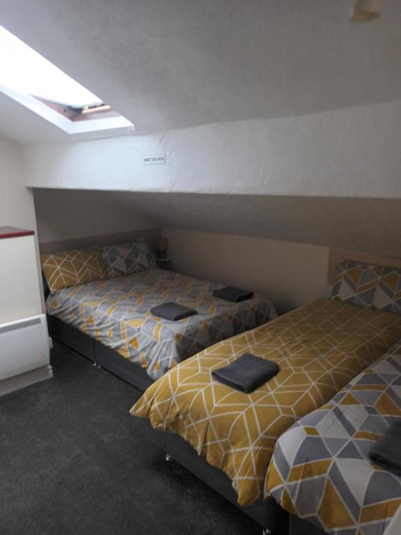 
Family Room (2 Adults + 2 Children)
