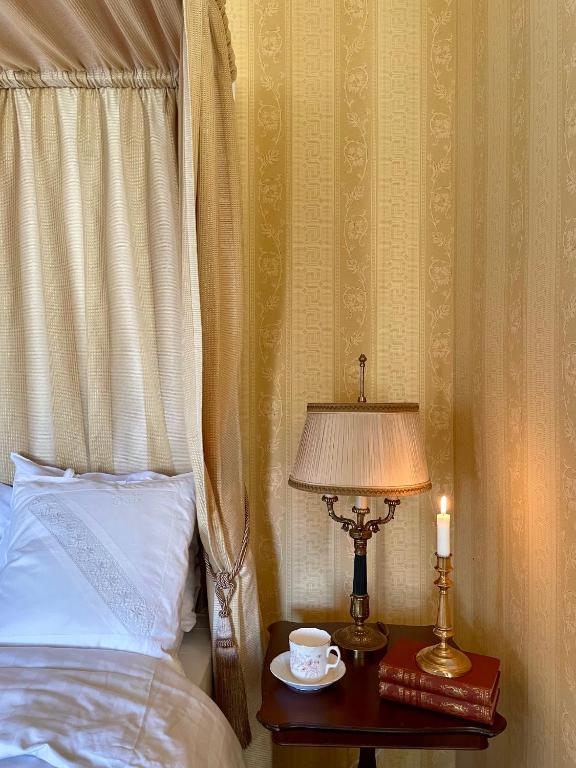 Postel nebo postele na pokoji v ubytování Nääs Slott