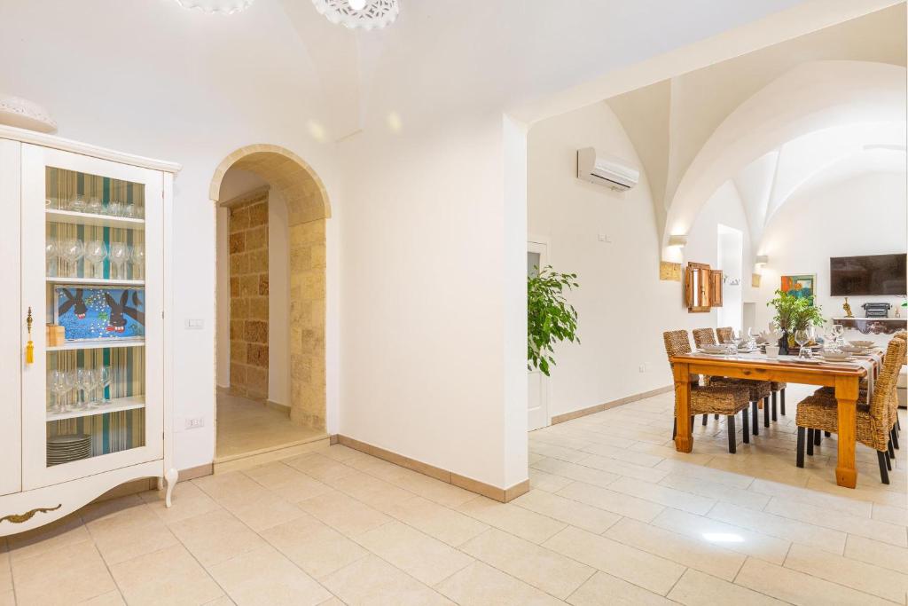 TV a/nebo společenská místnost v ubytování Le Mule Suite and Rooms - Specchia