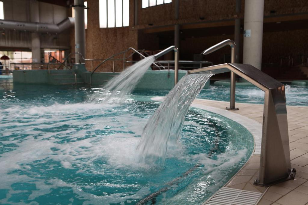 Bazén v ubytování Balneario de Archena - Hotel Levante nebo v jeho okolí