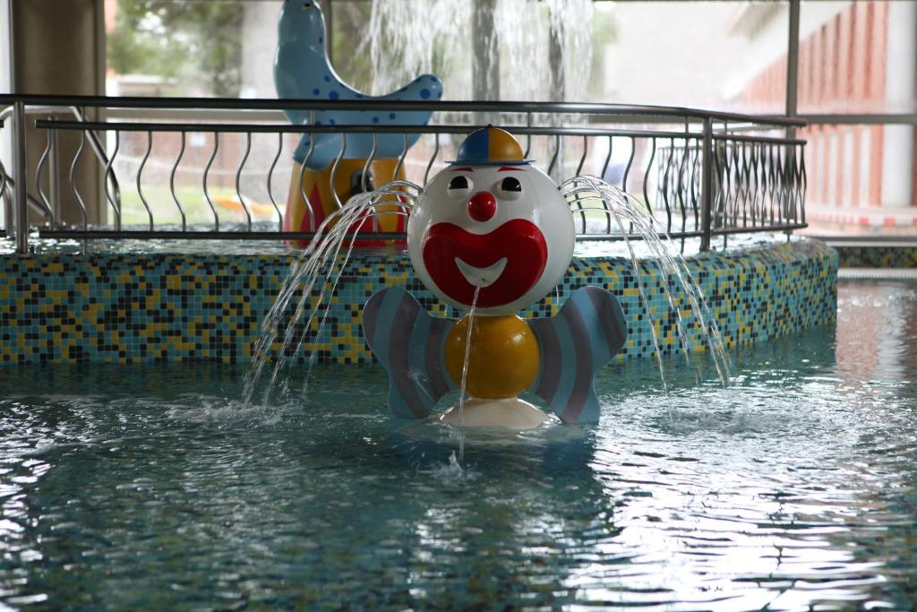 Bazén v ubytování Balneario de Archena - Hotel Levante nebo v jeho okolí