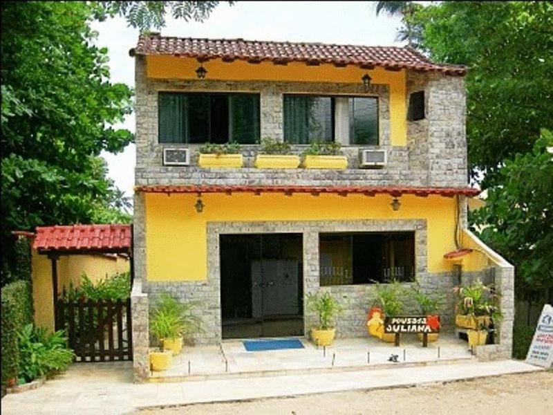 a model of a yellow house with a porch at Pousada Juliana in Abraão