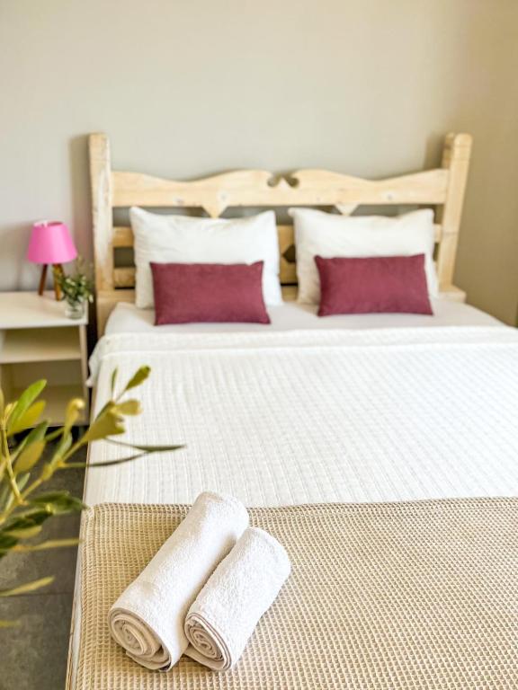 Säng eller sängar i ett rum på Just Dream Suites