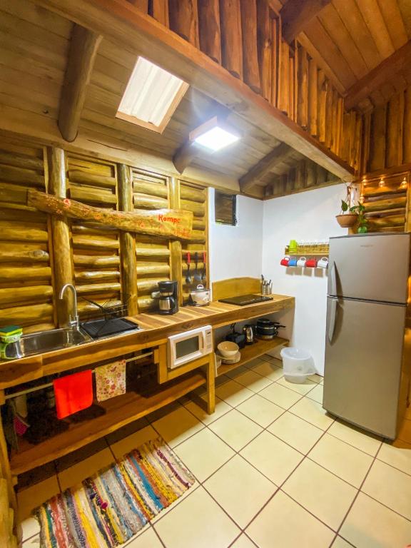Kuchyň nebo kuchyňský kout v ubytování Cabañas Lamaite