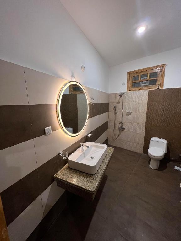 ISLE OF HIGHLAND TOURS Guest House - Deluxe King Room