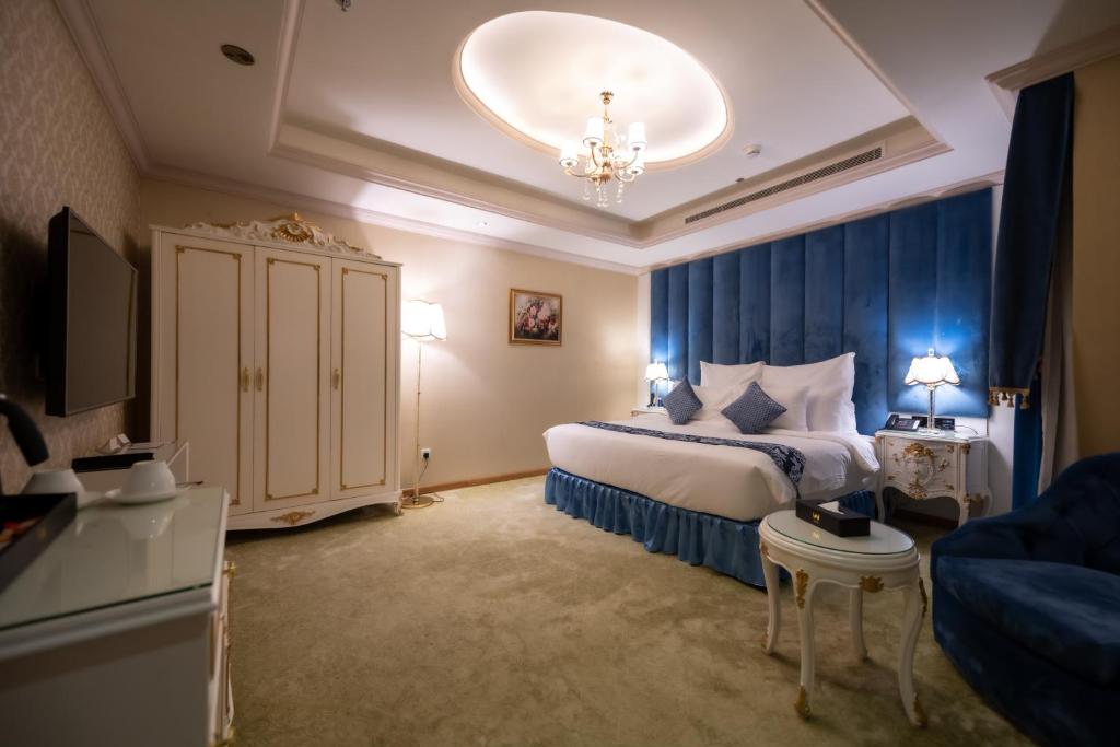 WA Hotel - Standard King Room