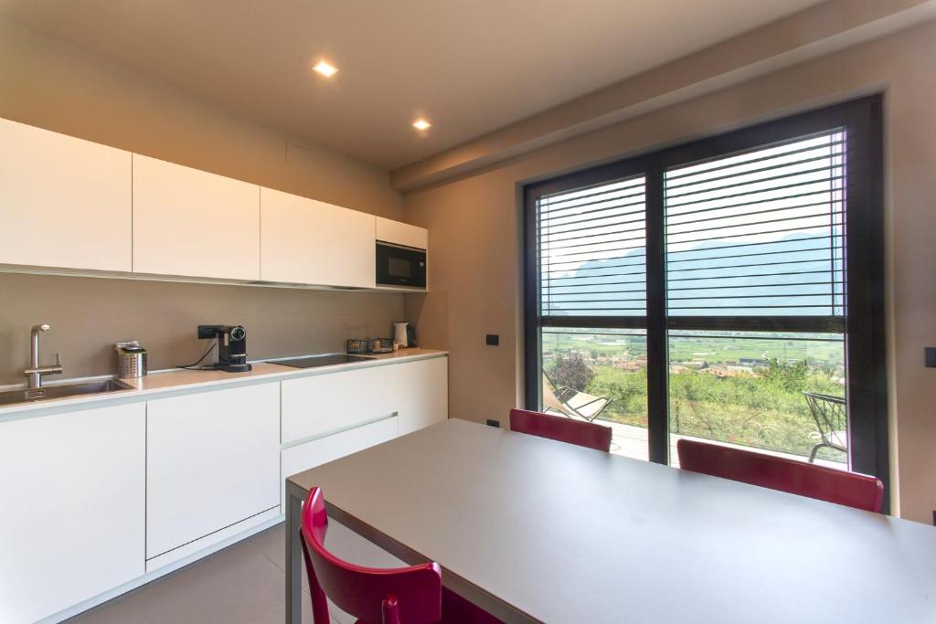 Kuchnia lub aneks kuchenny w obiekcie Gazzi Apartments 'Panoramic & Relaxing'