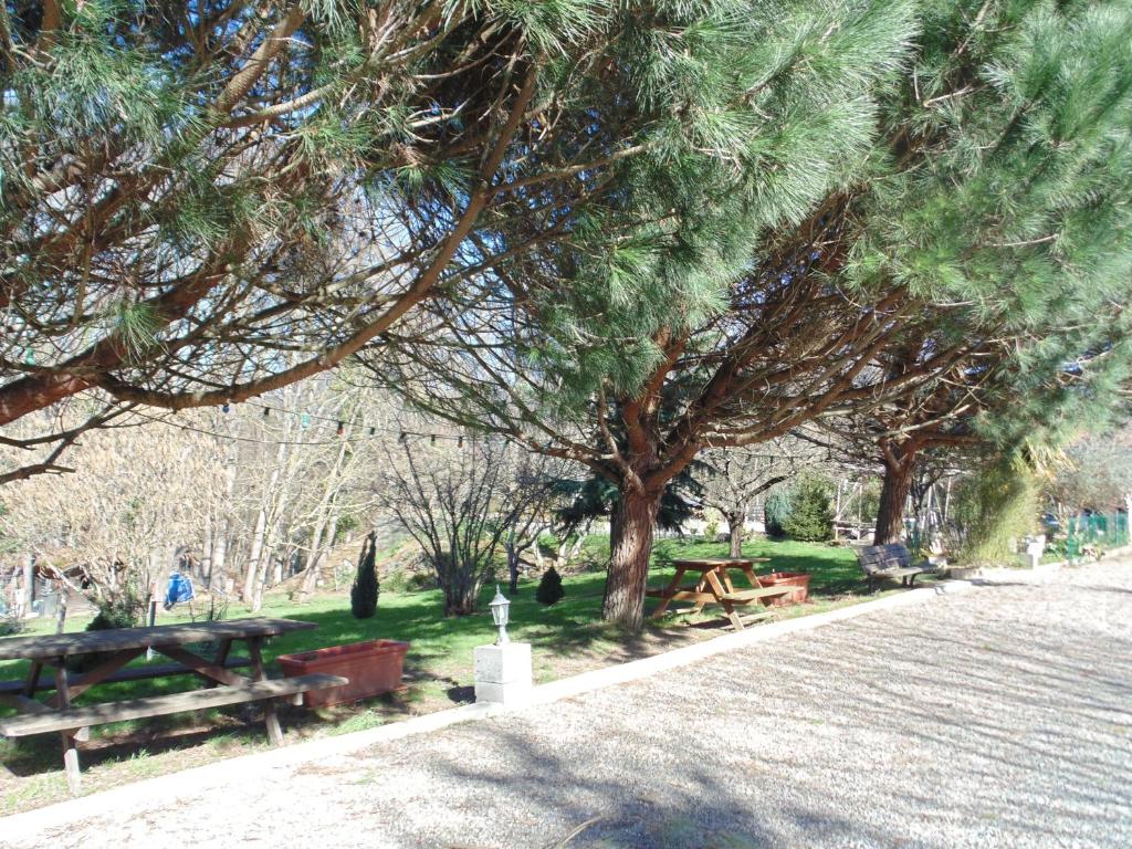 Vonkajšia záhrada v ubytovaní LOGIS DE NANO