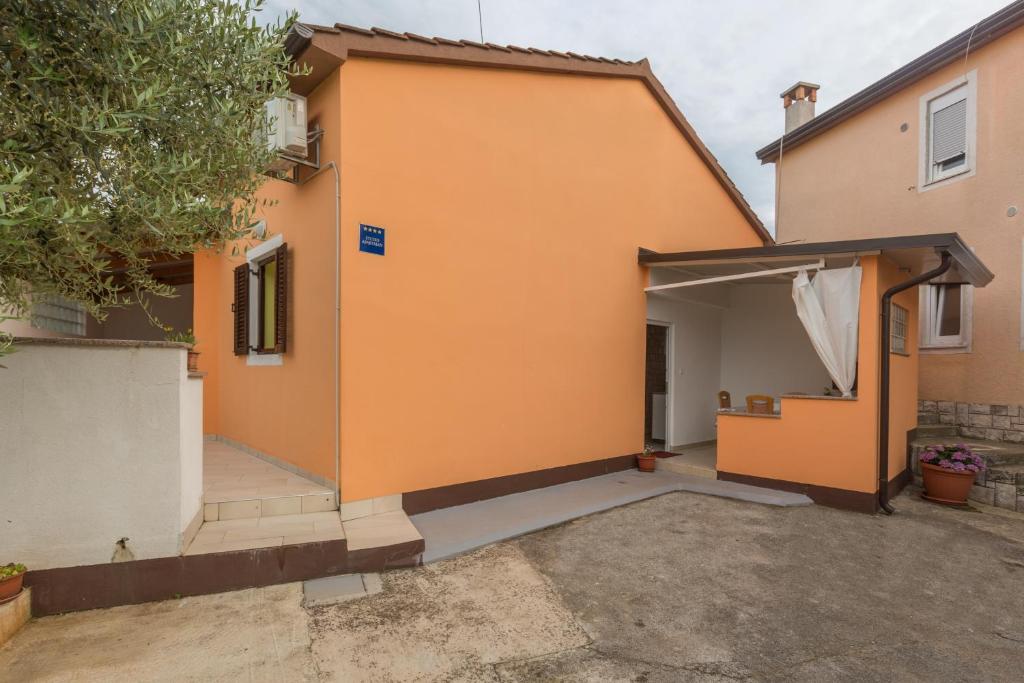 Budova, v ktorej sa apartmán nachádza