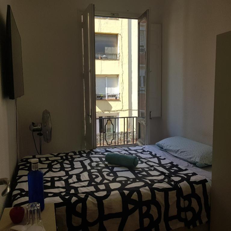 A bed or beds in a room at Parque El Retiro Madrid