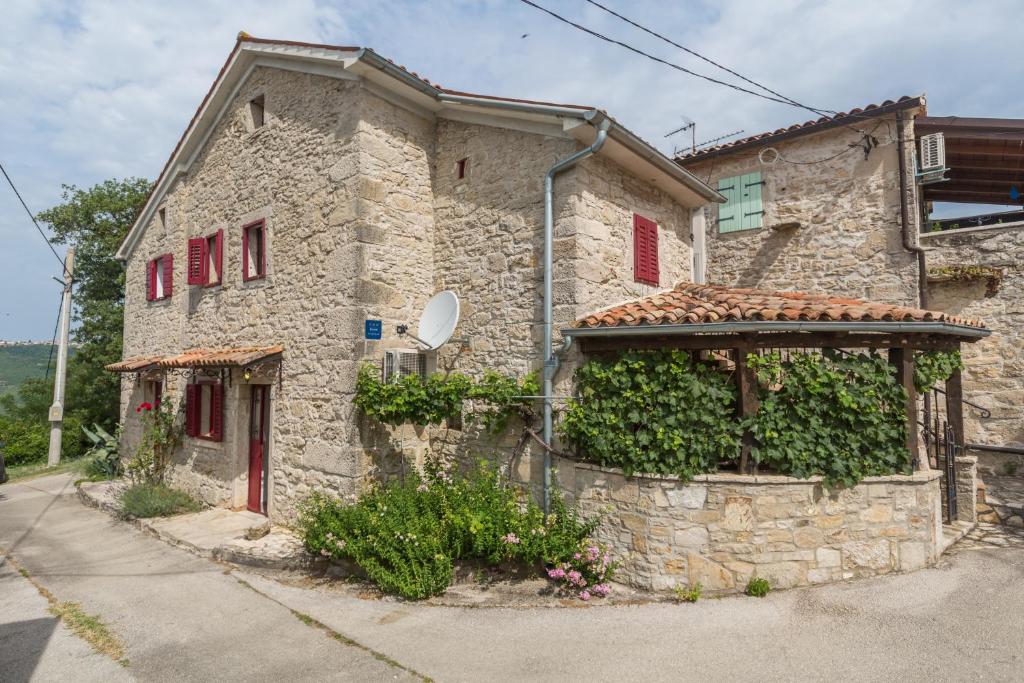 Apartments with a parking space Motovun - Brkac, Central Istria - Sredisnja Istra - 19835 - Housity