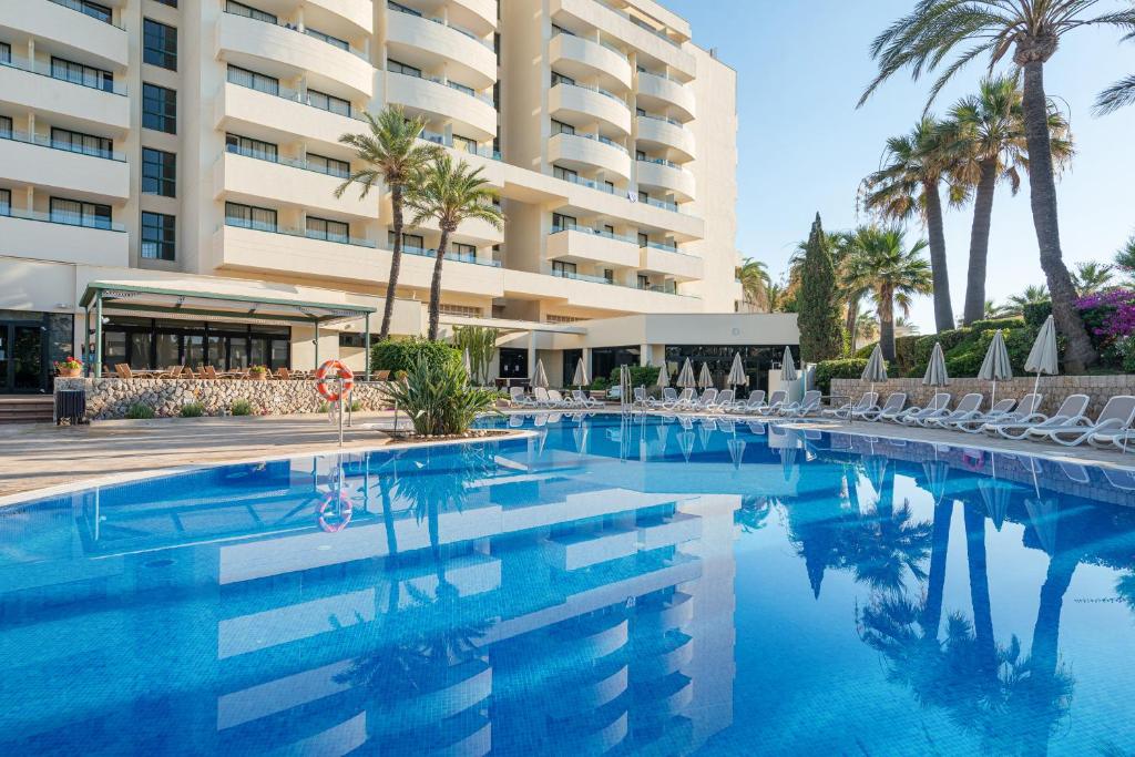 Бассейн в Welikehotel Marfil Playa или поблизости