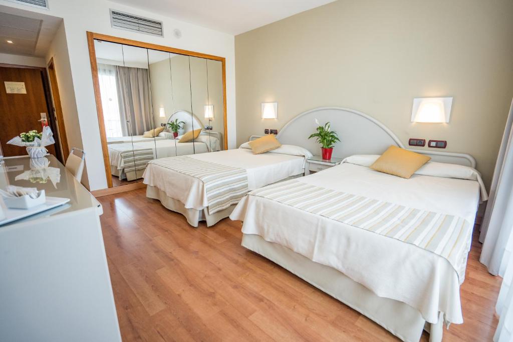 Gran Hotel Costa del Sol - Habitación Familiar (2 Adultos + 2 Niños)