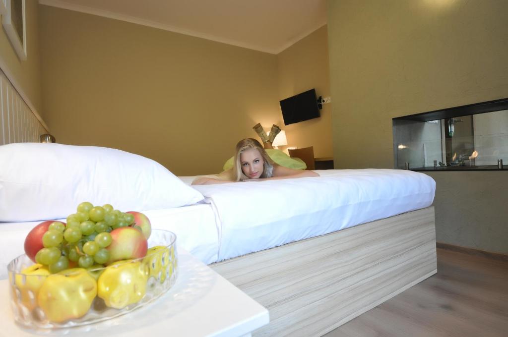 Postel nebo postele na pokoji v ubytování Wellness Hotel Bozeňov