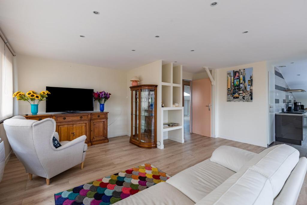 La Terrasse de Montcenis - Three-Bedroom Apartment