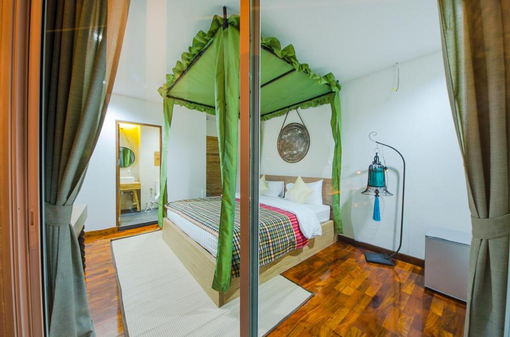 Postel nebo postele na pokoji v ubytování Nakorn De Sukhothai Hip Hotel