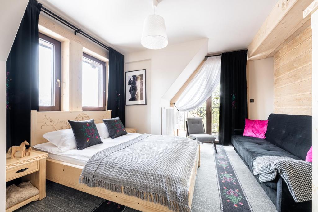 Postel nebo postele na pokoji v ubytování Highlander Heart Residence