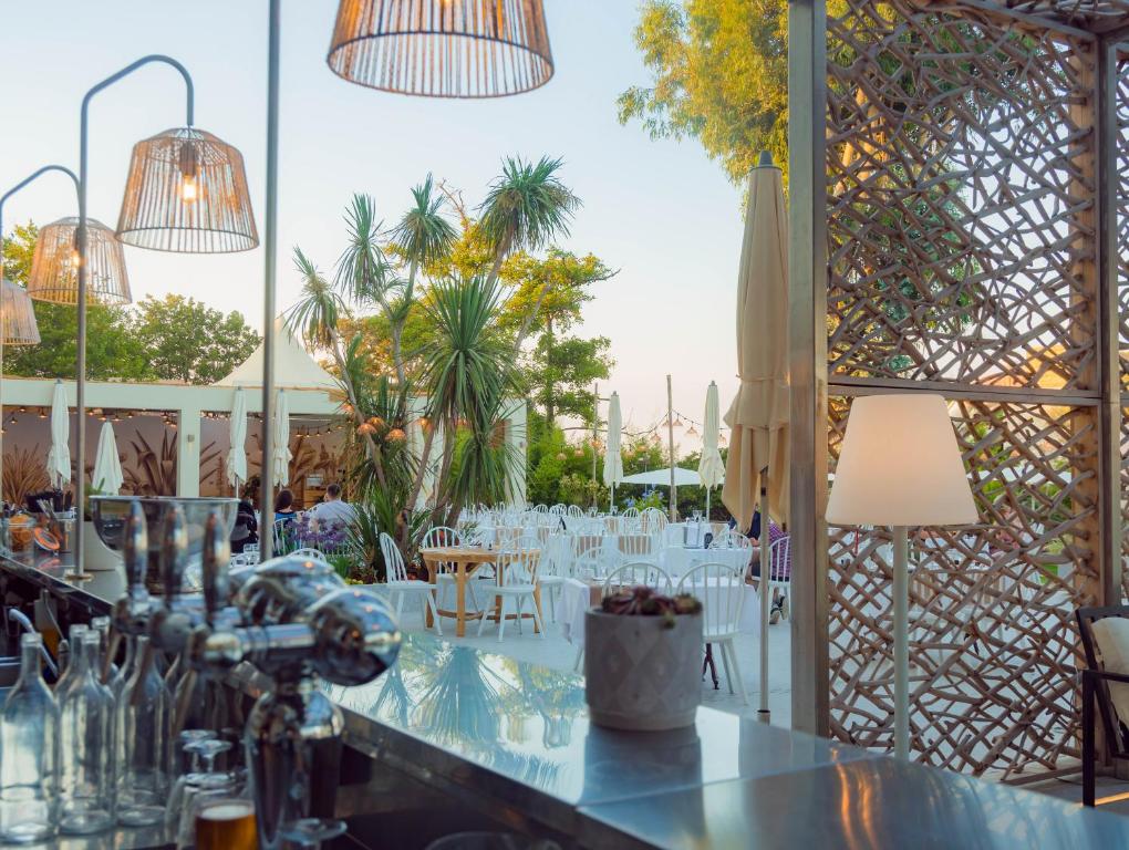 Restaurace v ubytování Hôtel San Lucianu