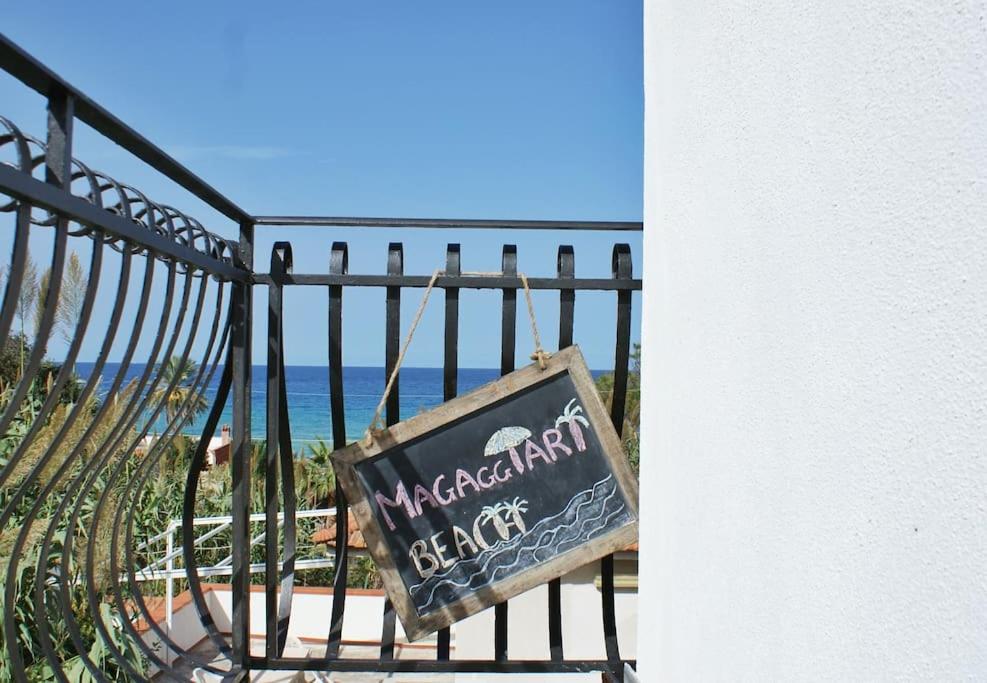 Magaggiari Beach House - Housity