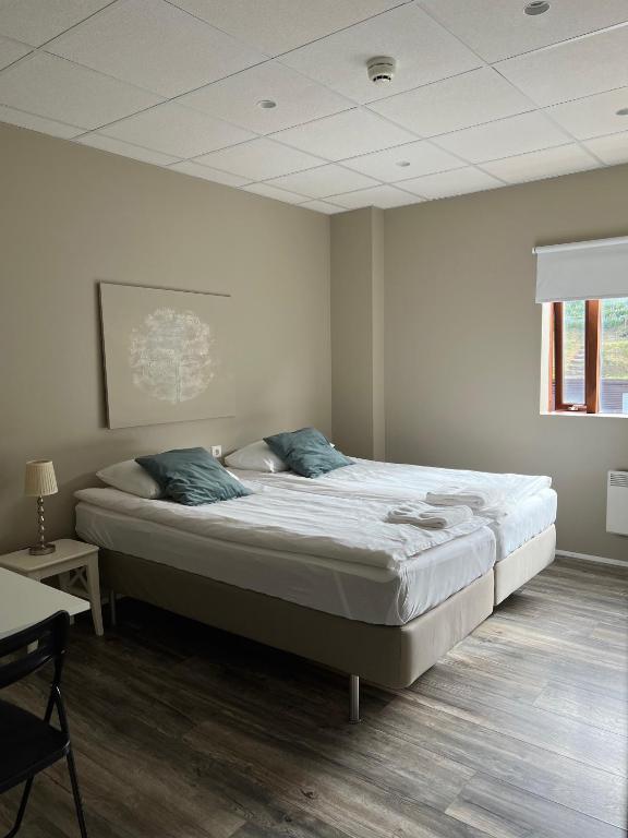 Postel nebo postele na pokoji v ubytování Við Hafið Guesthouse