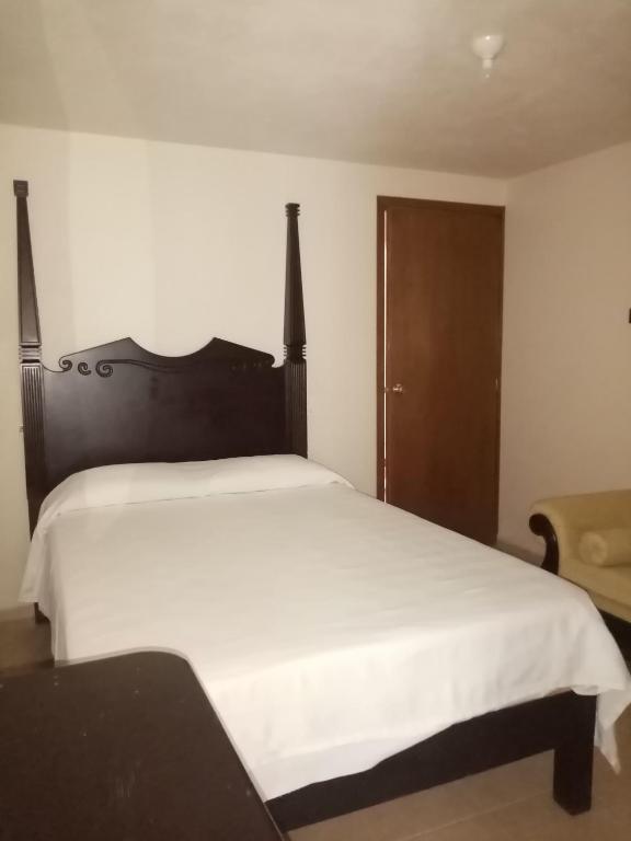 Postel nebo postele na pokoji v ubytování Hotel Cipreses