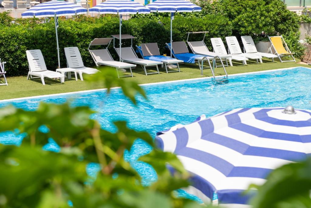 Bazén v ubytování Hotel Caesar nebo v jeho okolí