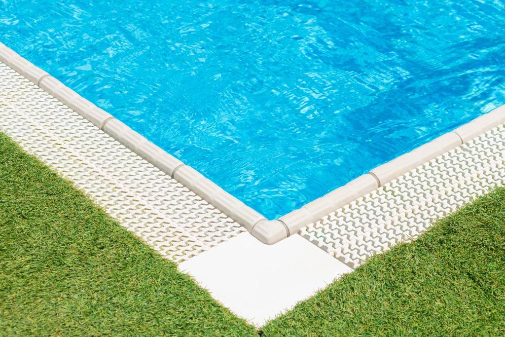 Bazén v ubytování Hotel Caesar nebo v jeho okolí